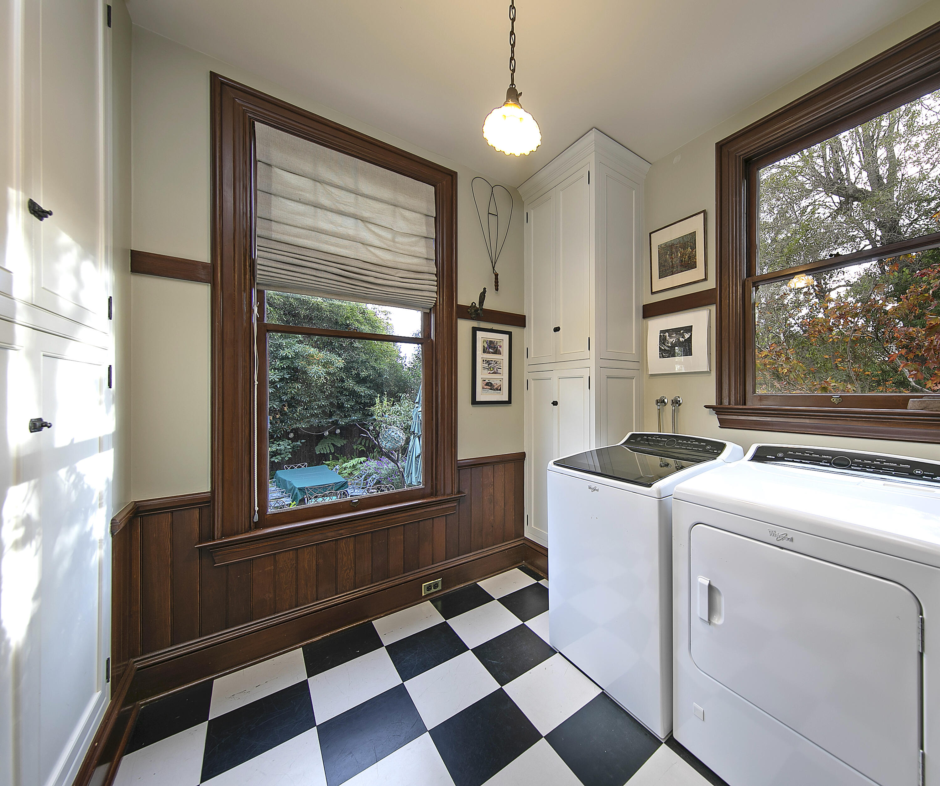 118 East Islay Street Santa Barbara, CA 93101 - Photo 23 of 33 Laundry room