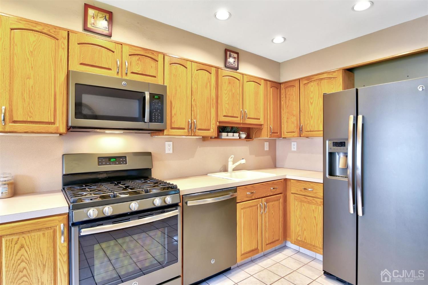37 Marlin Road Old Bridge, NJ 08857 - Photo 9 of 25 Gallery Image 9