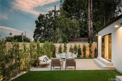 $1,739,500 | 5944 Lasaine Avenue, Encino, CA 91316