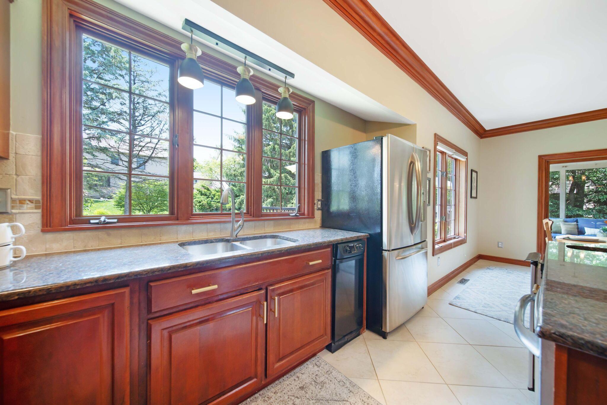 5569 Dublin Road Dublin, OH 43017 - Photo 23 of 75 Kitchen