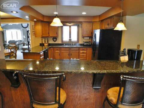 11108 White Lake Road Fenton, MI 48430 - Photo 4 of 33 20430561-3.JPG