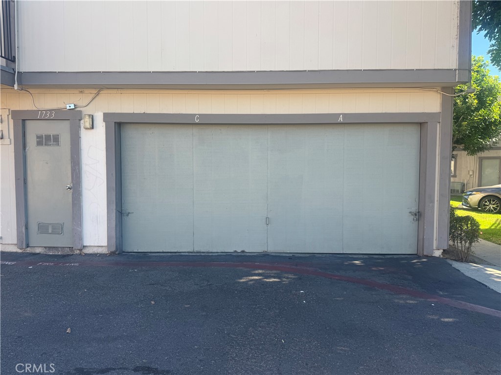 1733 Normandy Place, Unit 73A Santa Ana, CA 92705 - Photo 3 of 9 a view of backyard