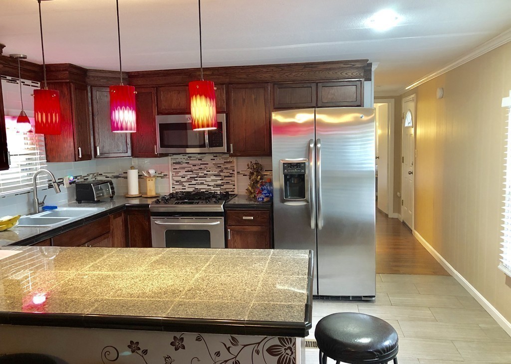 4 Lamplighter Lane Springfield, MA 01119 - Photo 8 of 24 Gallery Image 8