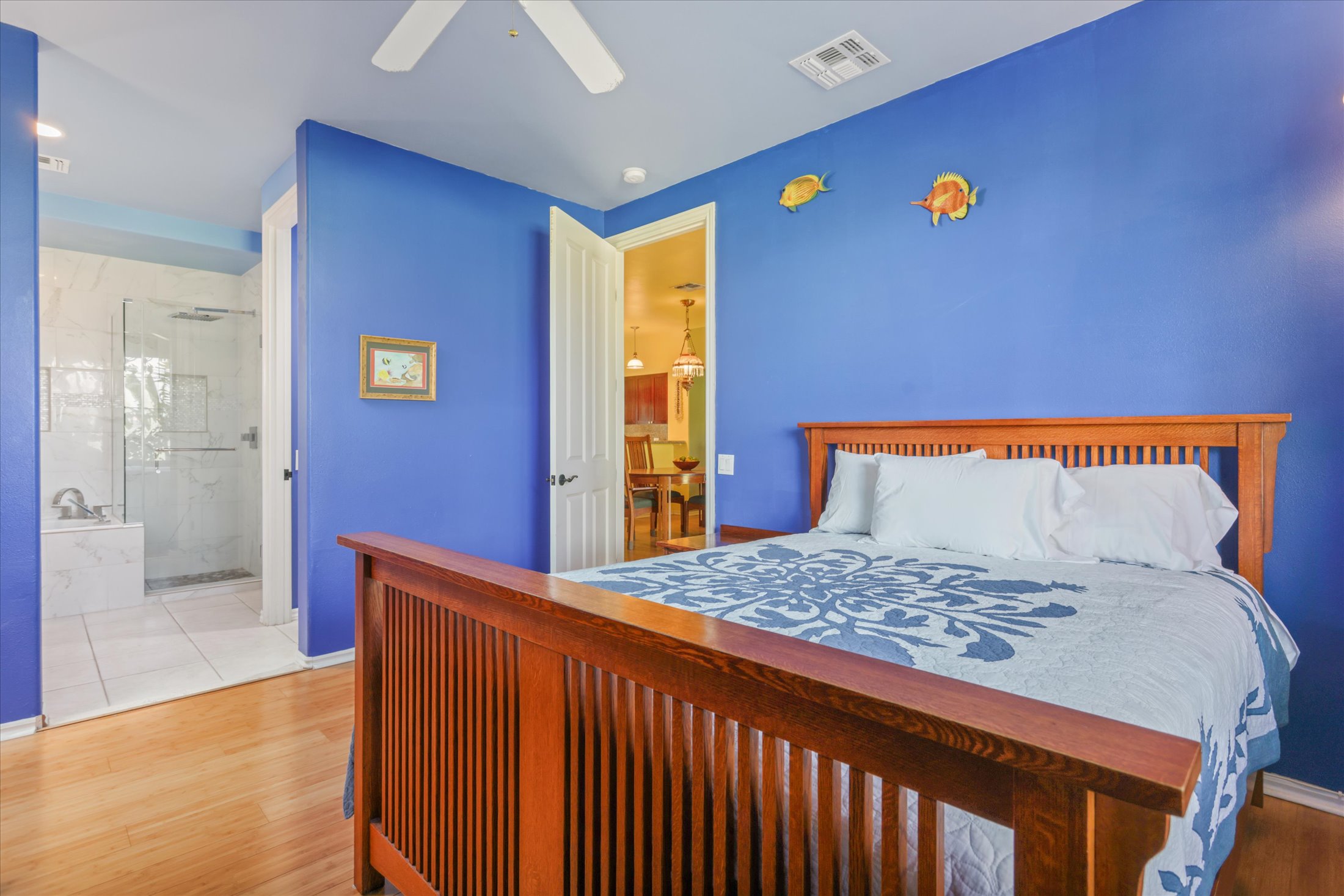 69-200 Pohakulana Place, Unit G5 Waikoloa, HI 96738 - Photo 15 of 27 a bedroom with a bed and a potted plant