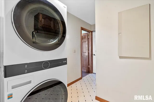 $190,000 | 1 Henrietta Street, Divernon, IL 62530