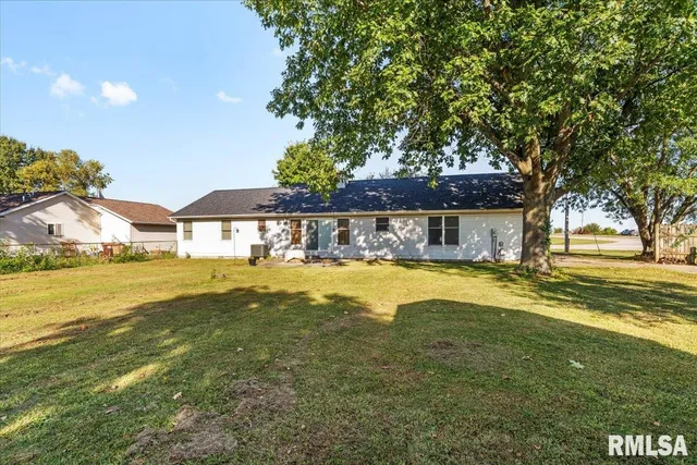 $190,000 | 1 Henrietta Street, Divernon, IL 62530