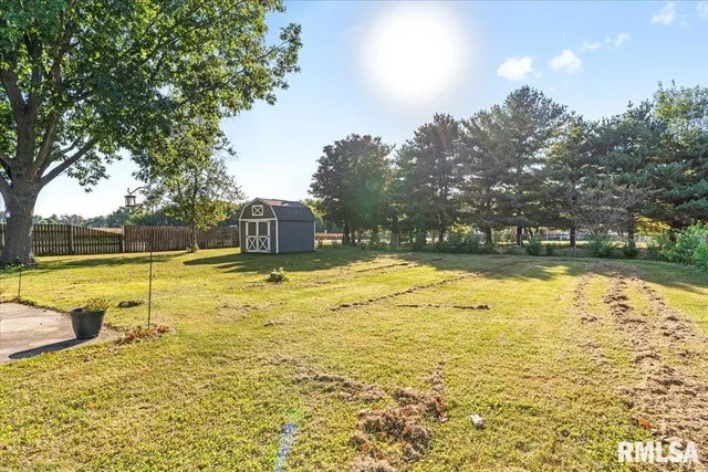 $190,000 | 1 Henrietta Street, Divernon, IL 62530