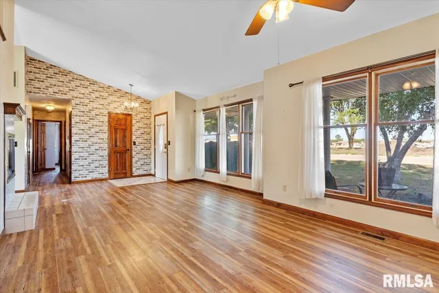 $190,000 | 1 Henrietta Street, Divernon, IL 62530