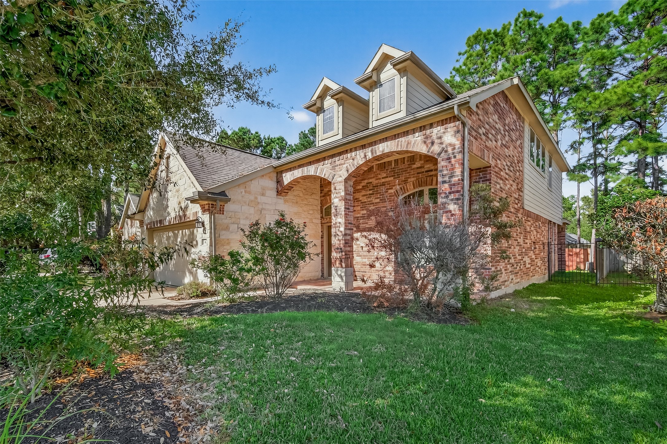 6 Painted Post Place Spring, TX 77389 - Photo 4 of 49 a front view of house with garden