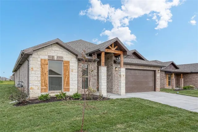$457,350 | 8357 North Greentree Drive, Lenexa, KS 66227