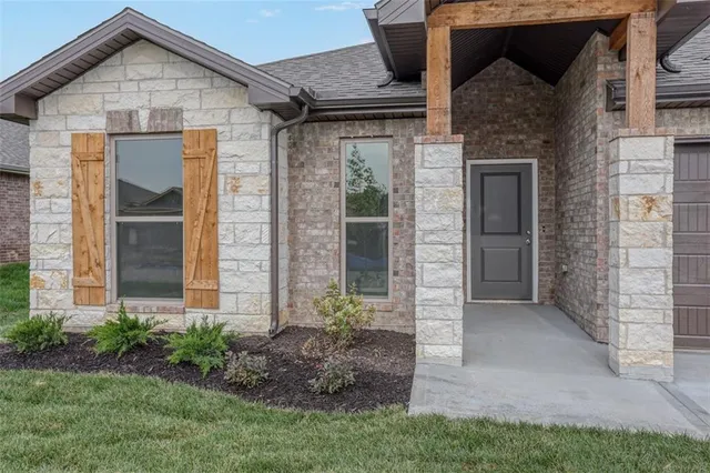 $457,350 | 8357 North Greentree Drive, Lenexa, KS 66227