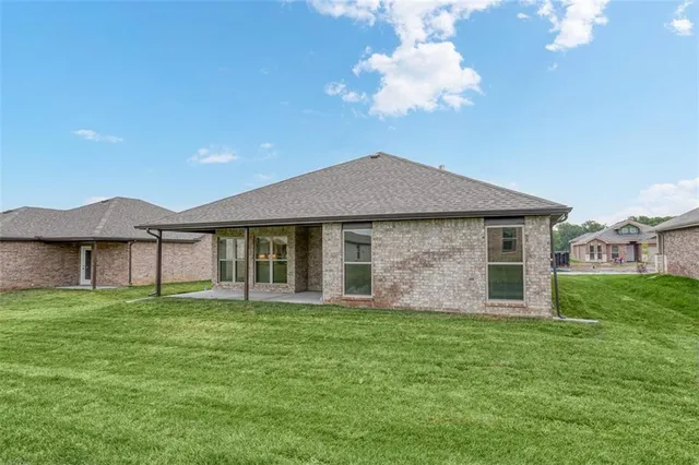 $457,350 | 8357 North Greentree Drive, Lenexa, KS 66227