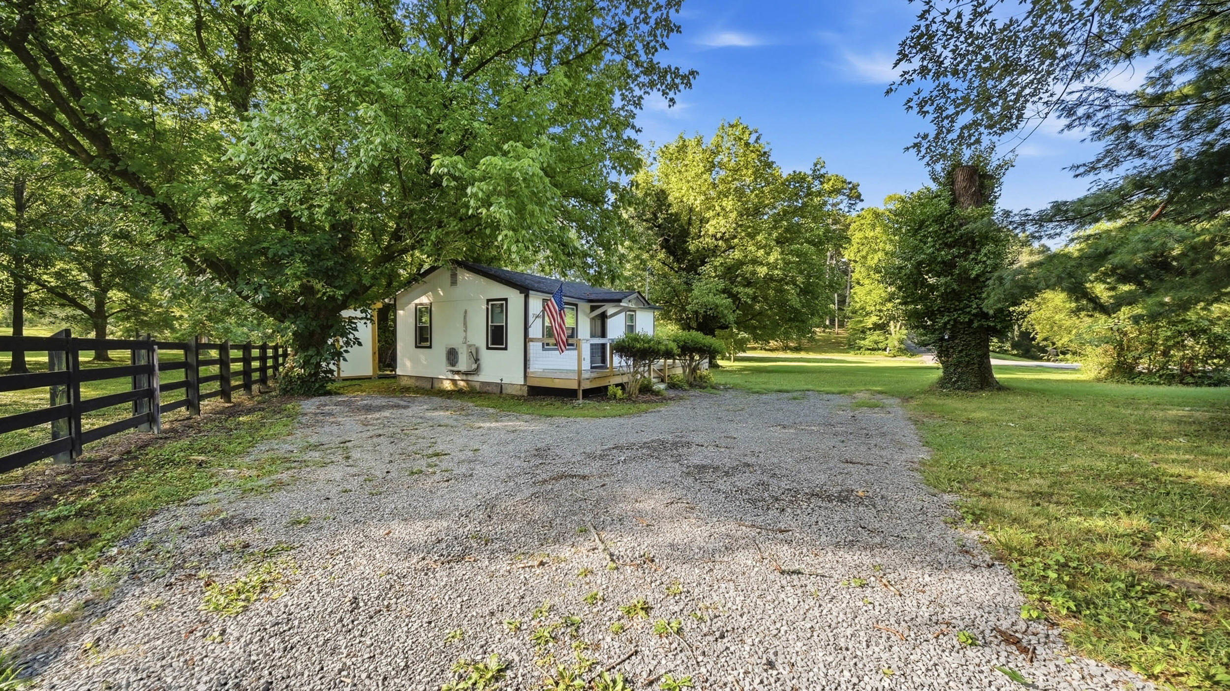7744 North Dent Road Hixson, TN 37343 - Photo 3 of 20 3_7744 n dent rd-2