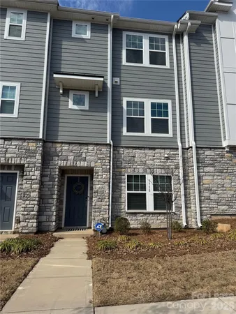 $3,200 | 3738 Memorial Parkway, Charlotte, NC 28217