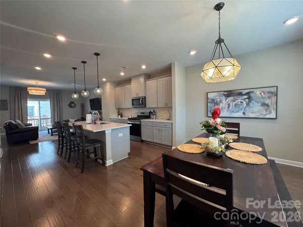 $3,200 | 3738 Memorial Parkway, Charlotte, NC 28217