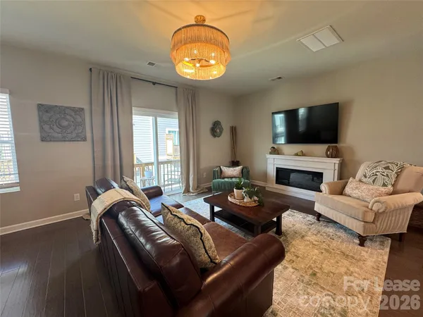 $3,200 | 3738 Memorial Parkway, Charlotte, NC 28217