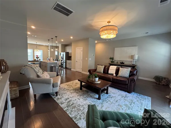 $3,200 | 3738 Memorial Parkway, Charlotte, NC 28217