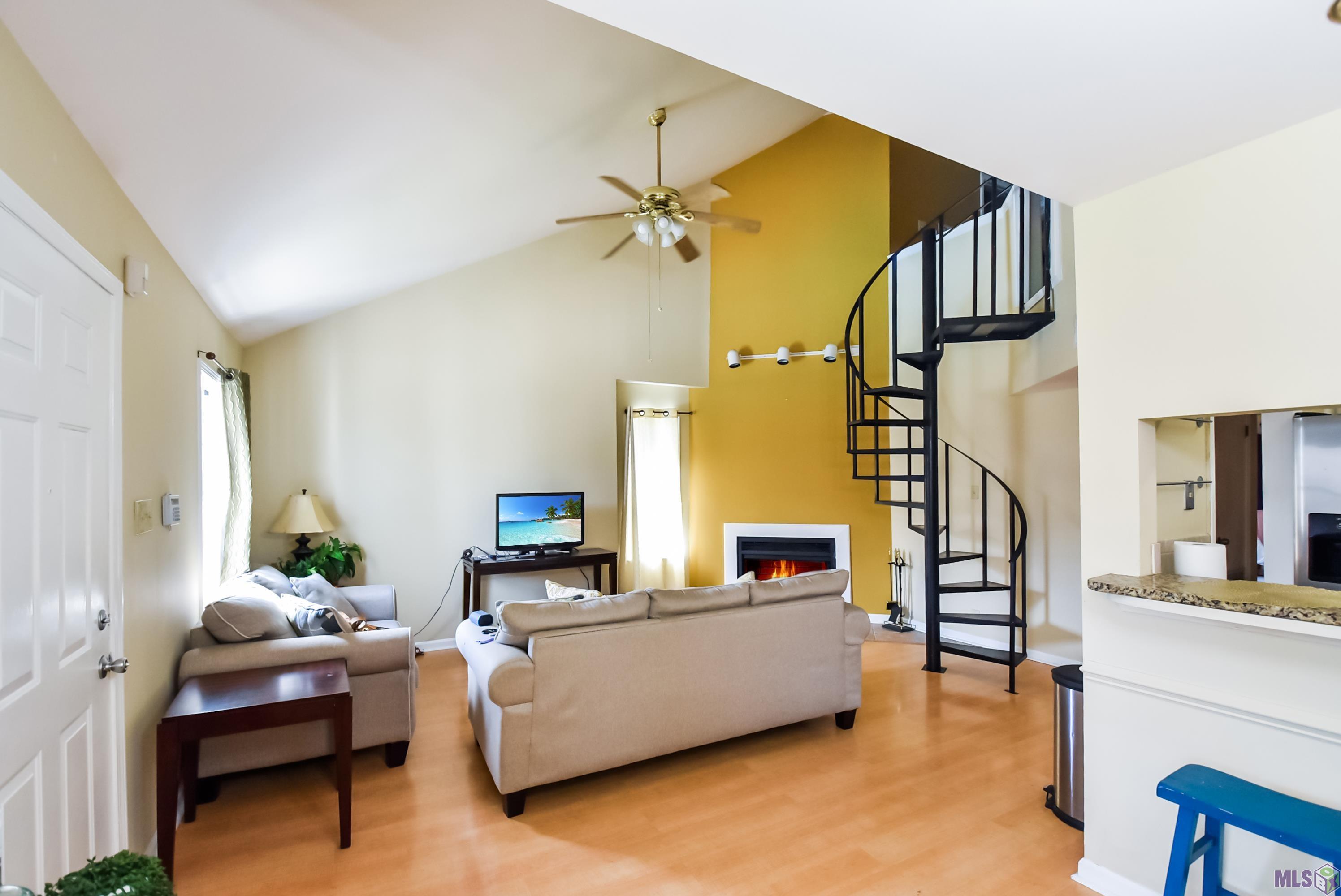 141 East Boyd Drive, Unit 405 Baton Rouge, LA 70808 - Photo 3 of 12 Living Room