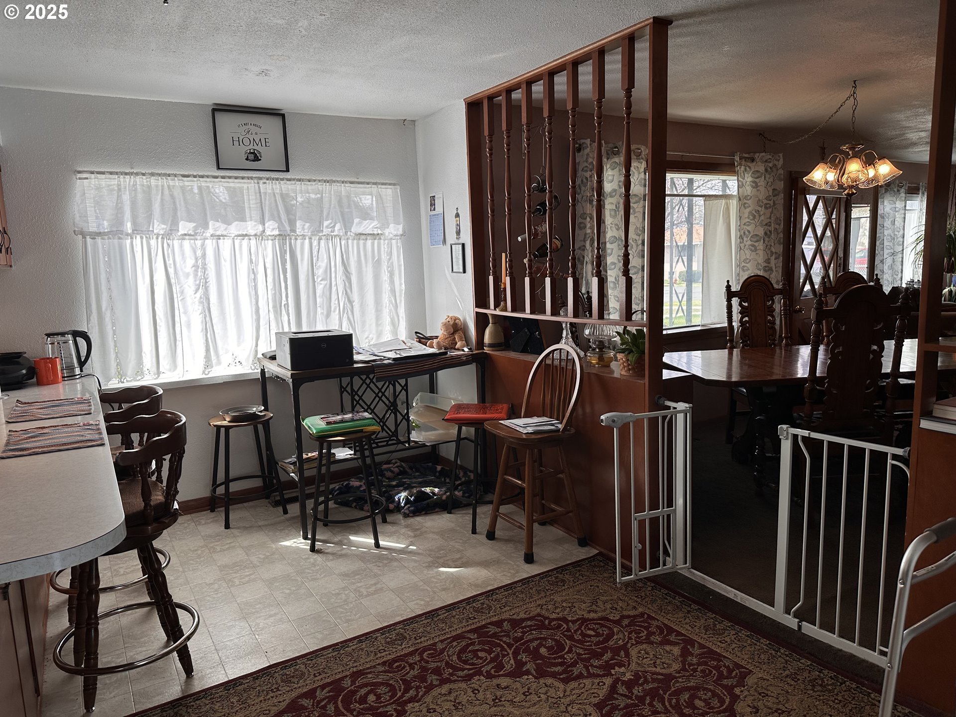 309 East Van Buren Street Athena, OR 97813 - Photo 13 of 31 a view of a livingroom with furniture and window