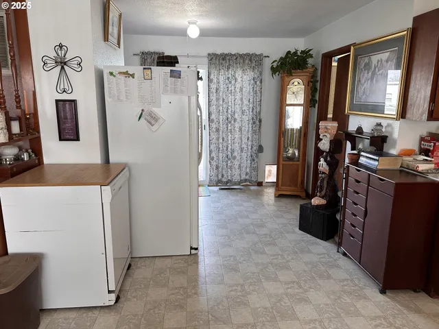 a view of walk in closet