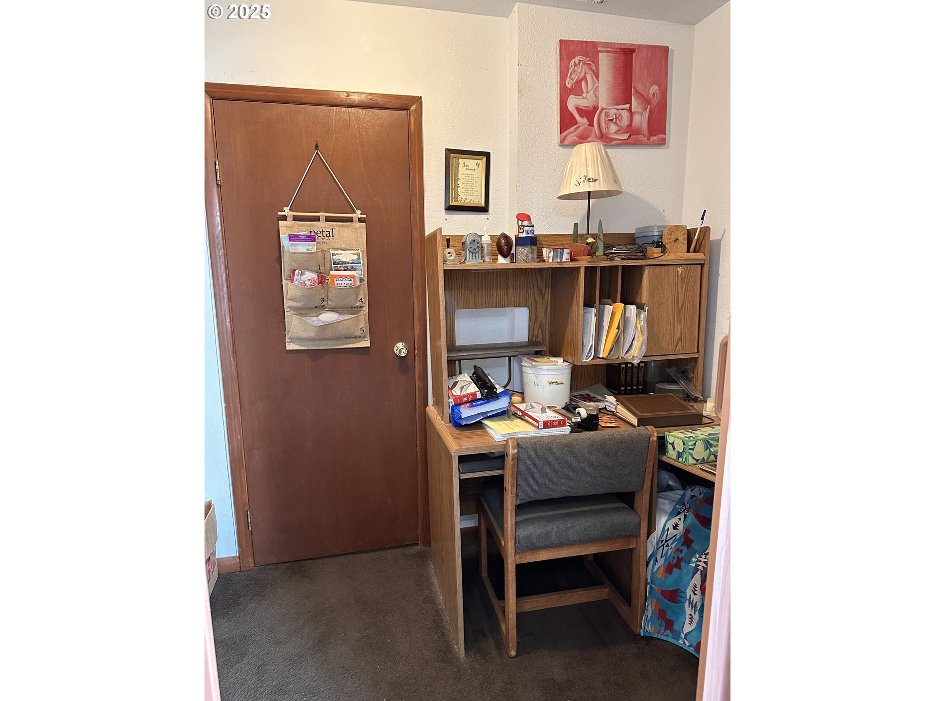 309 East Van Buren Street Athena, OR 97813 - Photo 19 of 31 a room with furniture and a table