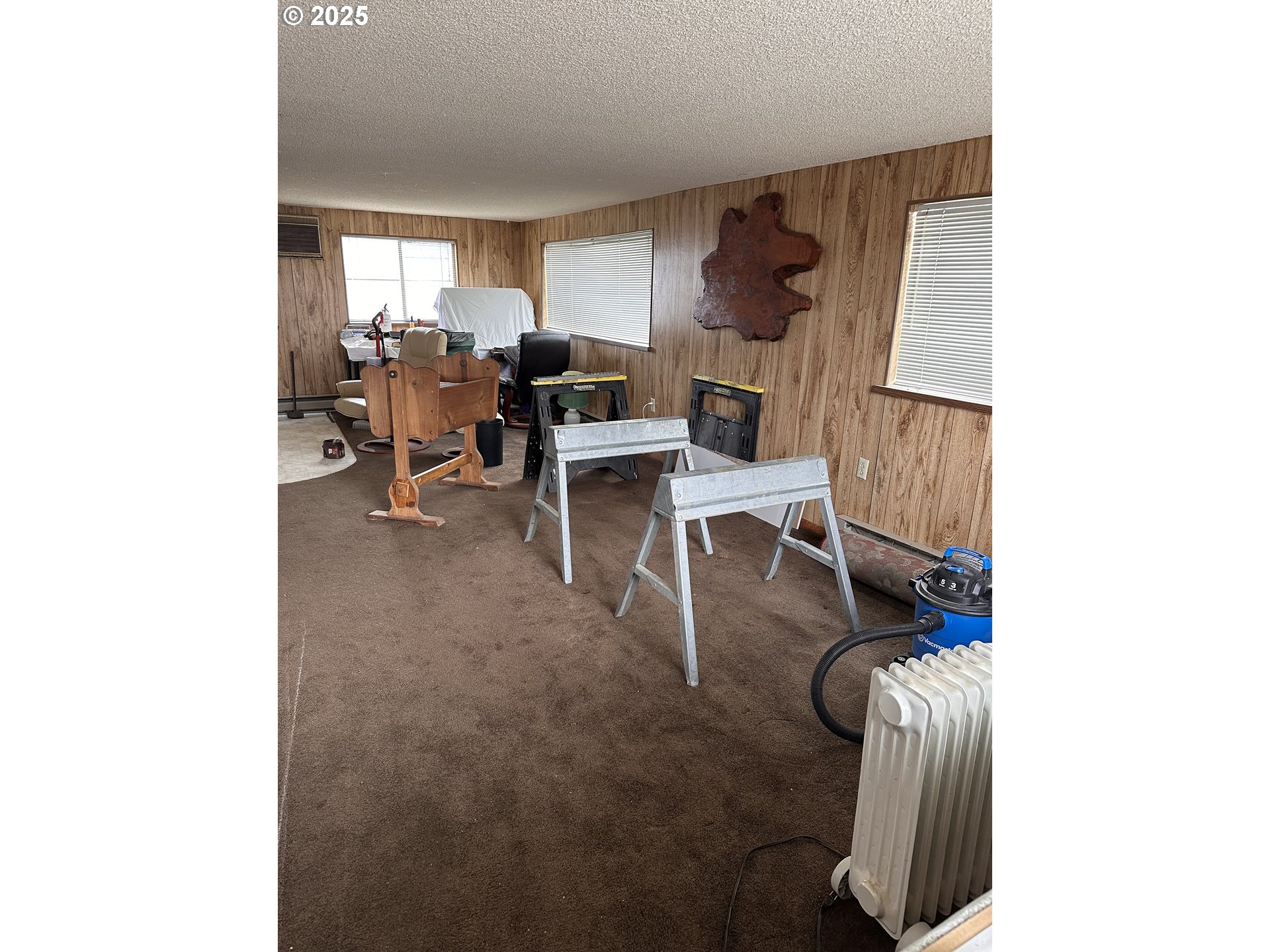 309 East Van Buren Street Athena, OR 97813 - Photo 27 of 31 a living room with furniture and a window