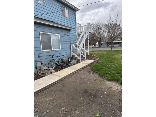 $349,100 | 309 East Van Buren Street, Athena, OR 97813