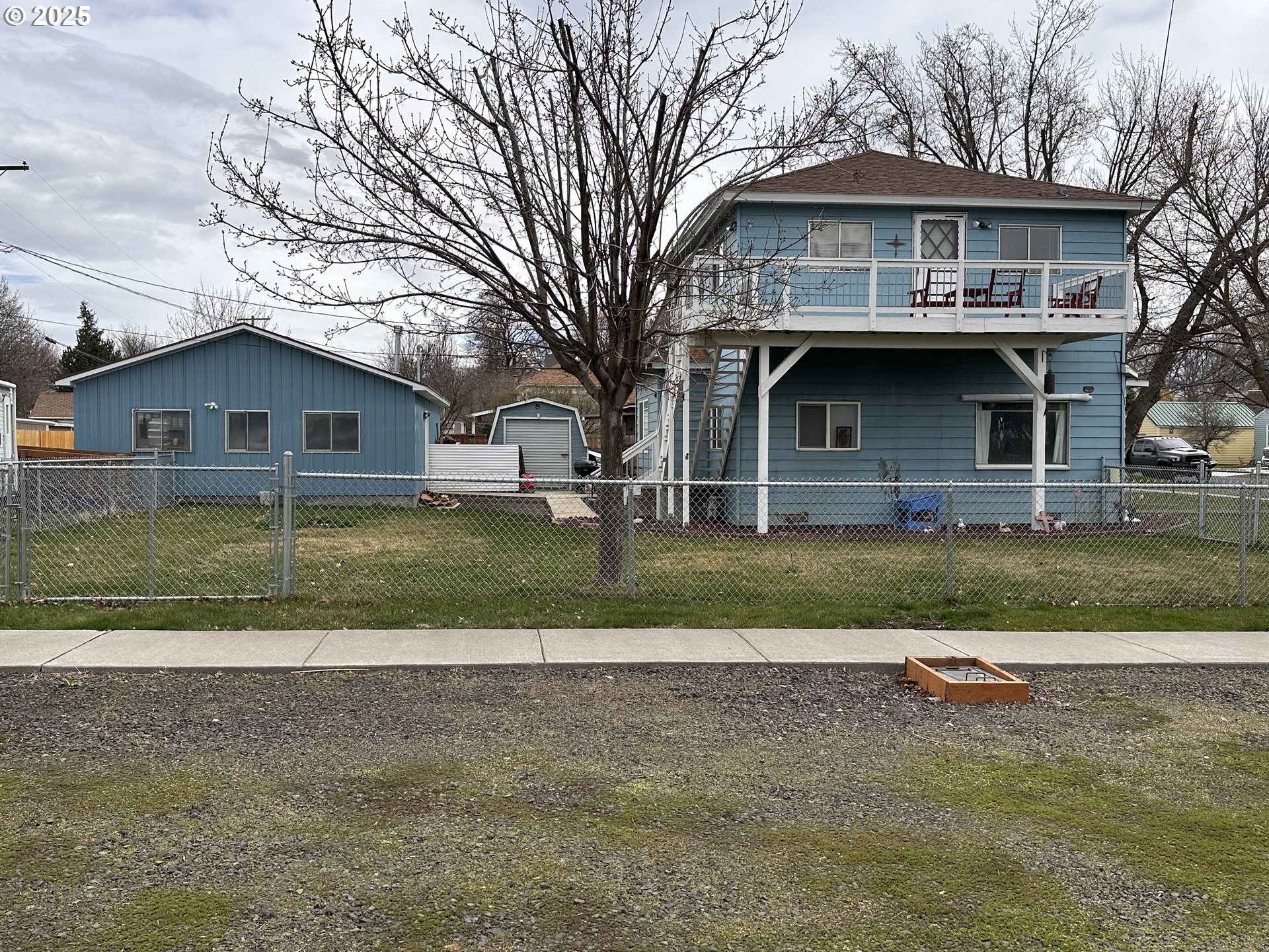 309 East Van Buren Street Athena, OR 97813 - Photo 5 of 31 a front view of a house with a yard