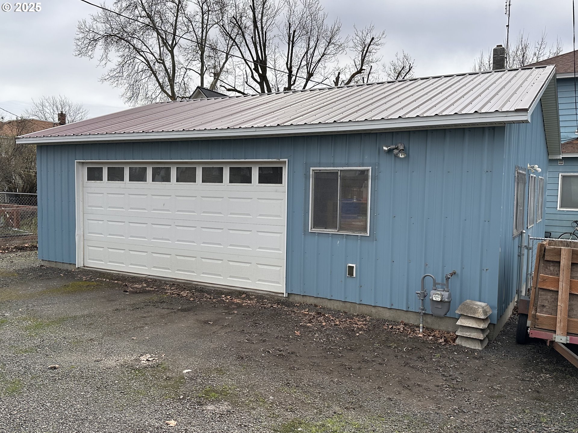309 East Van Buren Street Athena, OR 97813 - Photo 6 of 31 a front view of a house