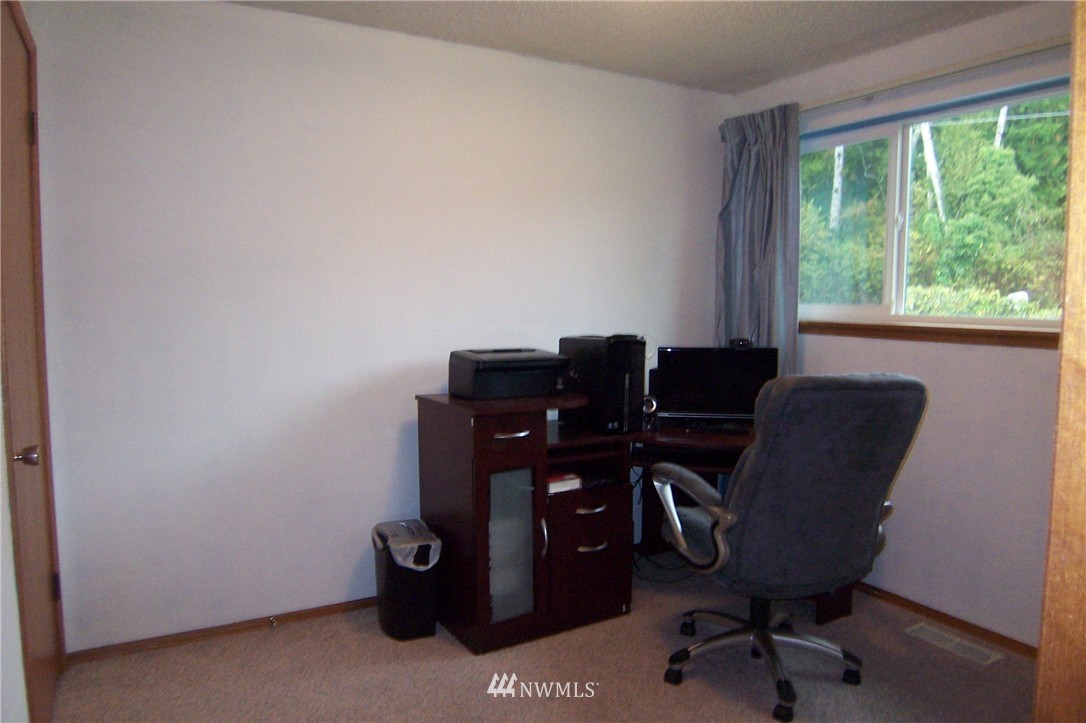 2835 Locker Road Southeast Port Orchard, WA 98366 - Photo 13 of 25 Gallery Image 13