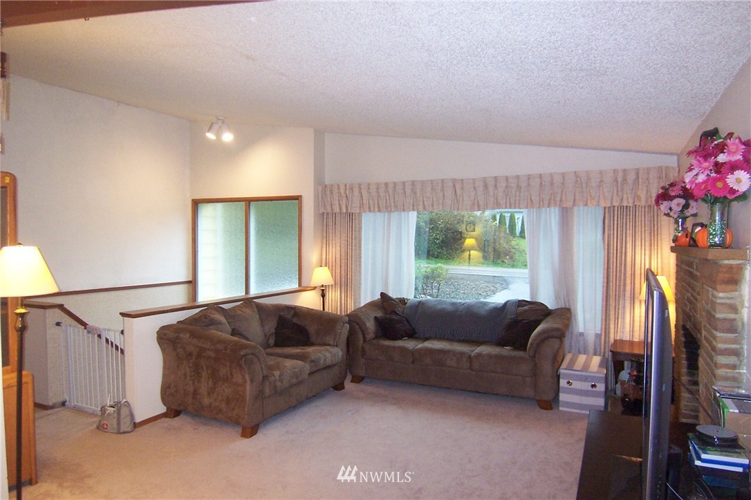 2835 Locker Road Southeast Port Orchard, WA 98366 - Photo 6 of 25 Gallery Image 6