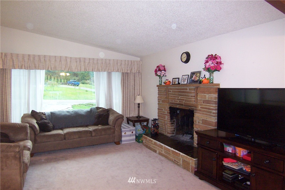2835 Locker Road Southeast Port Orchard, WA 98366 - Photo 7 of 25 Gallery Image 7