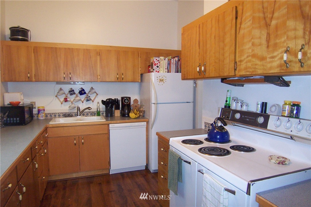 2835 Locker Road Southeast Port Orchard, WA 98366 - Photo 9 of 25 Gallery Image 9