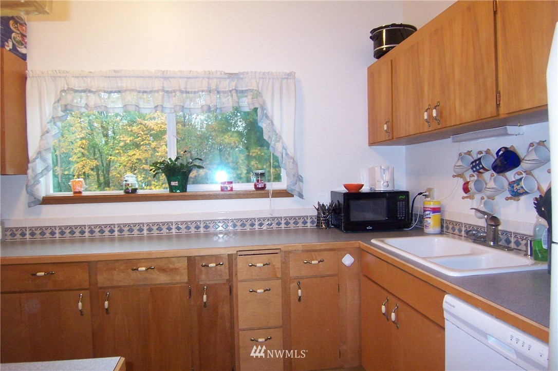 2835 Locker Road Southeast Port Orchard, WA 98366 - Photo 10 of 25 Gallery Image 10