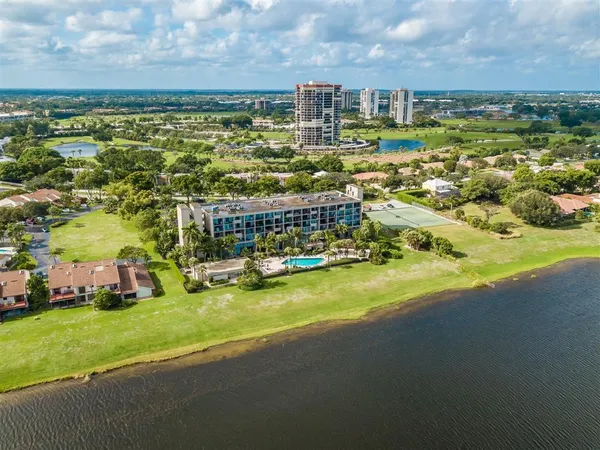 $1,900 | 1830 Embassy Drive, Unit 403, West Palm Beach, FL 33401