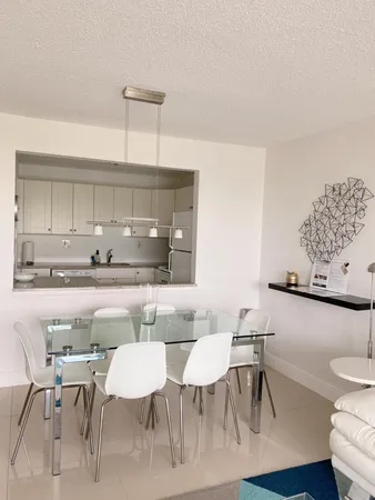 $1,900 | 1830 Embassy Drive, Unit 403, West Palm Beach, FL 33401