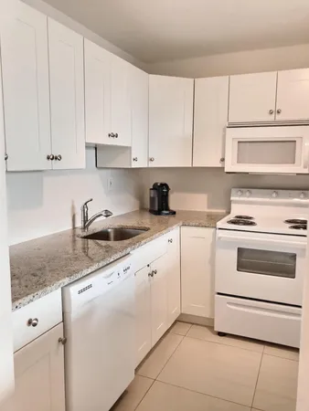 $1,900 | 1830 Embassy Drive, Unit 403, West Palm Beach, FL 33401