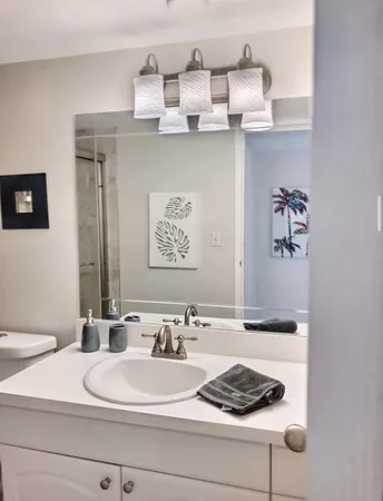 $1,900 | 1830 Embassy Drive, Unit 403, West Palm Beach, FL 33401