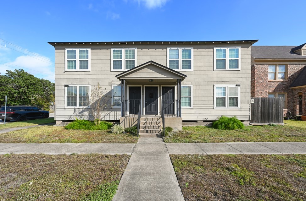 2803 Cleburne Street, Unit 3 Houston, TX 77004 - Photo 2 of 8 a front view of a house with a yard