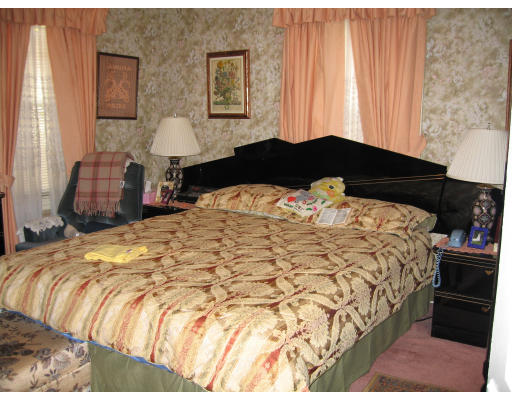 98 Bristol Street Springfield, MA 01109 - Photo 7 of 8 Gallery Image 7
