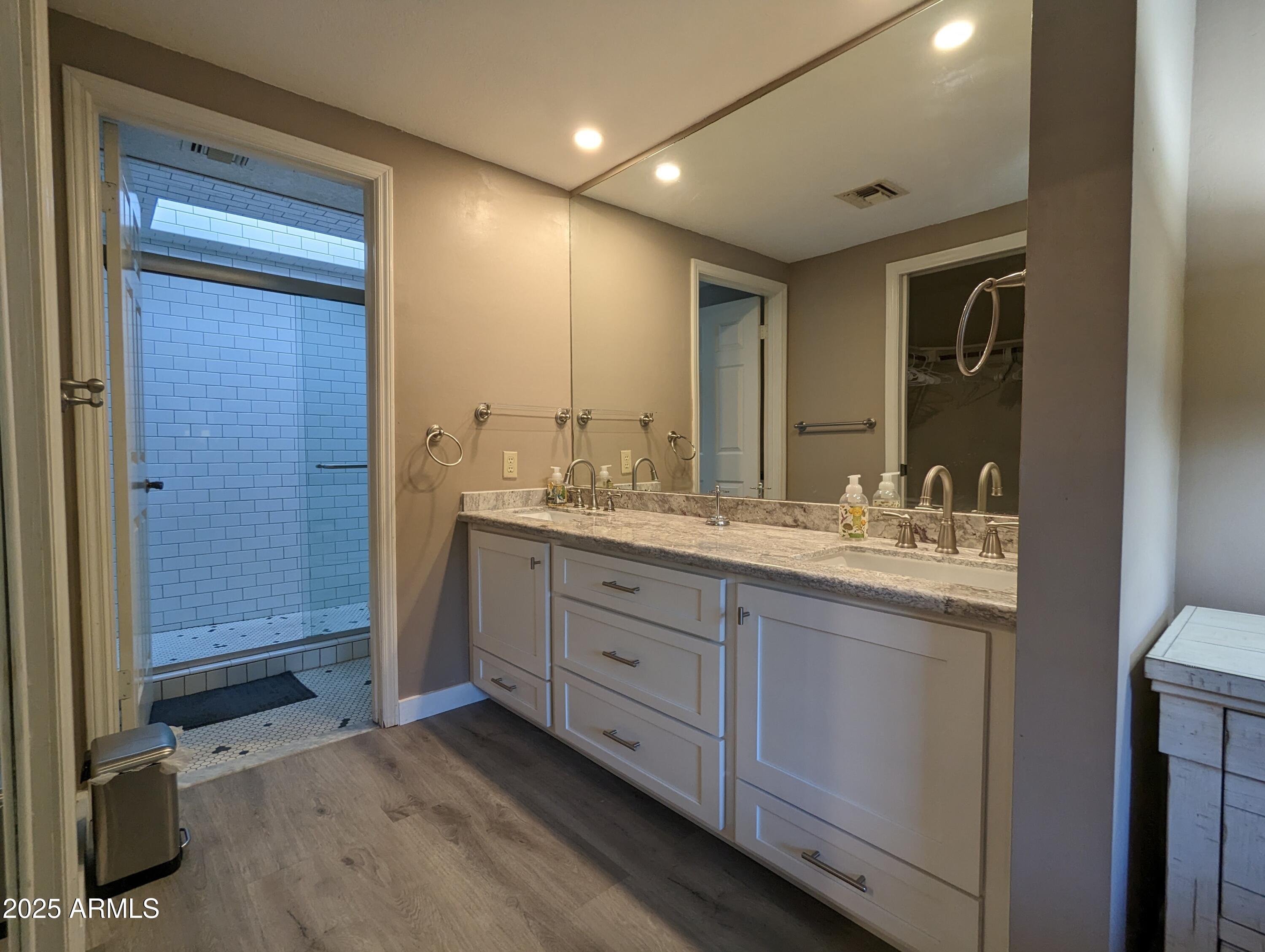 6244 North 30th Place Phoenix, AZ 85016 - Photo 14 of 26 Primary Ensuite