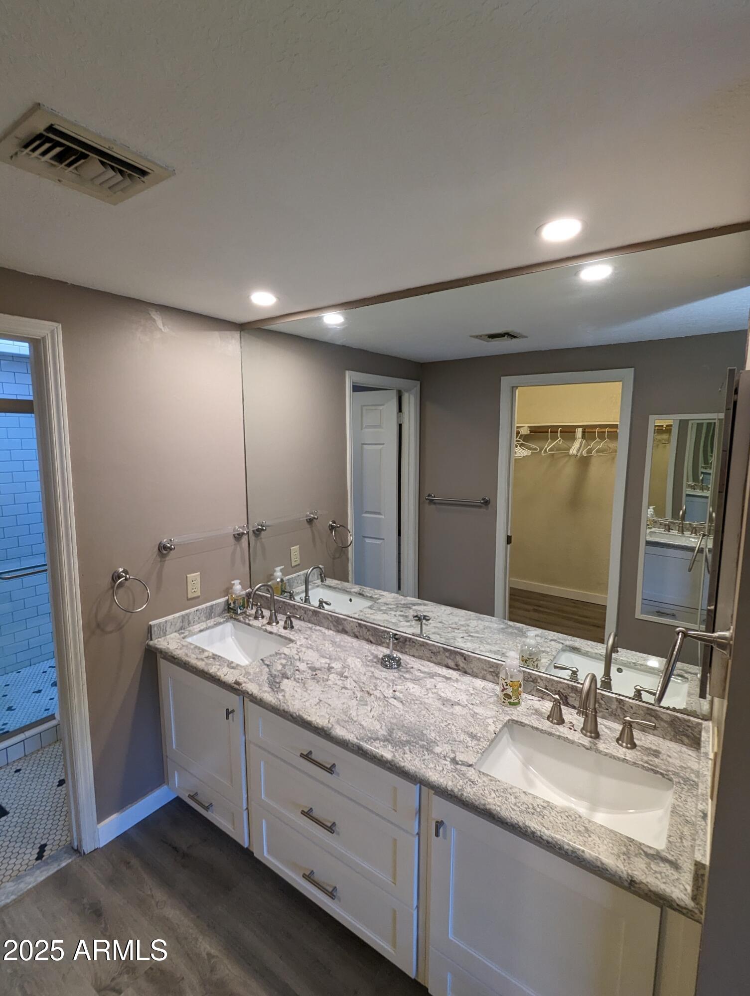 6244 North 30th Place Phoenix, AZ 85016 - Photo 15 of 26 Primary Ensuite