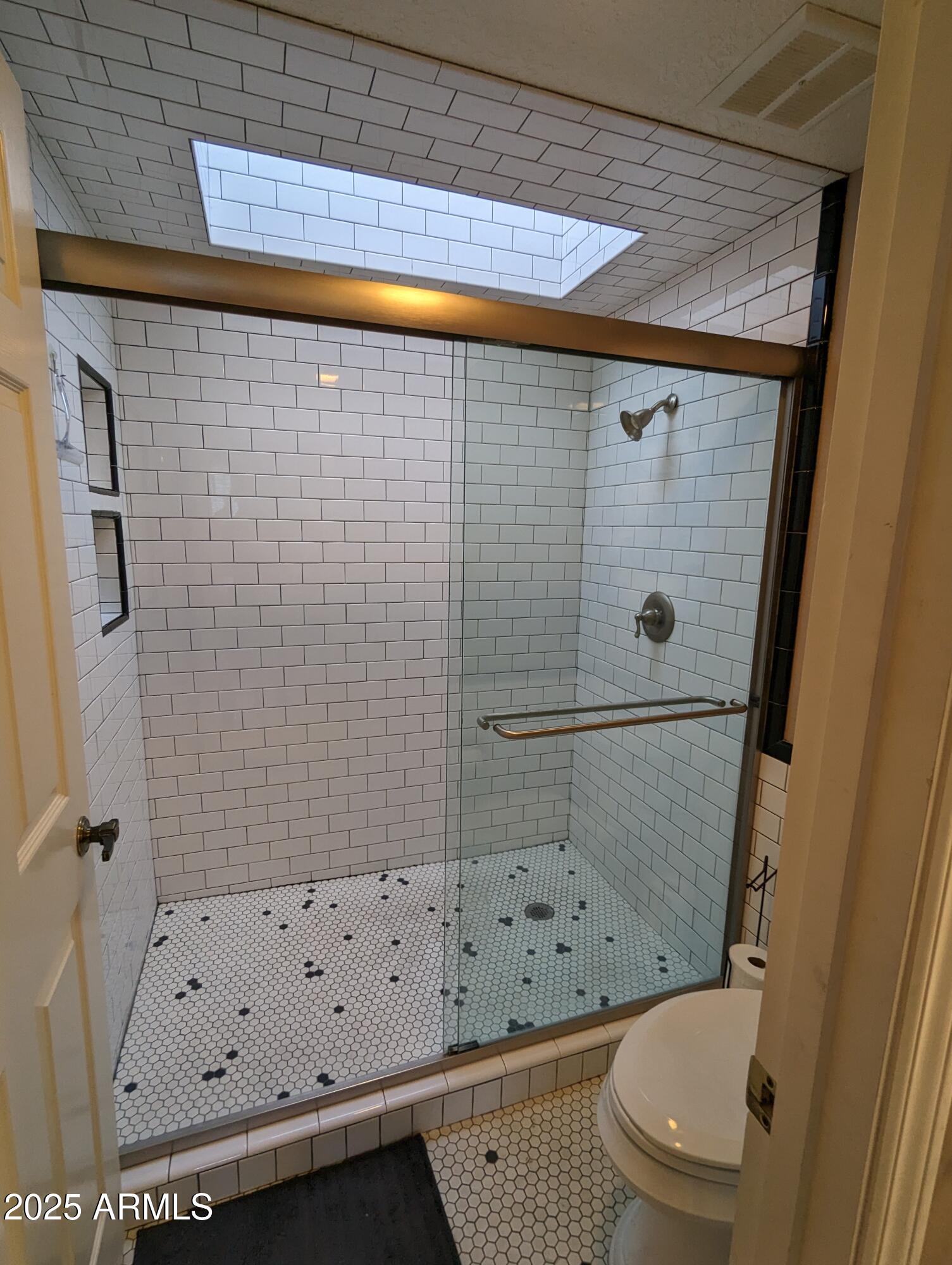 6244 North 30th Place Phoenix, AZ 85016 - Photo 16 of 26 Primary Shower