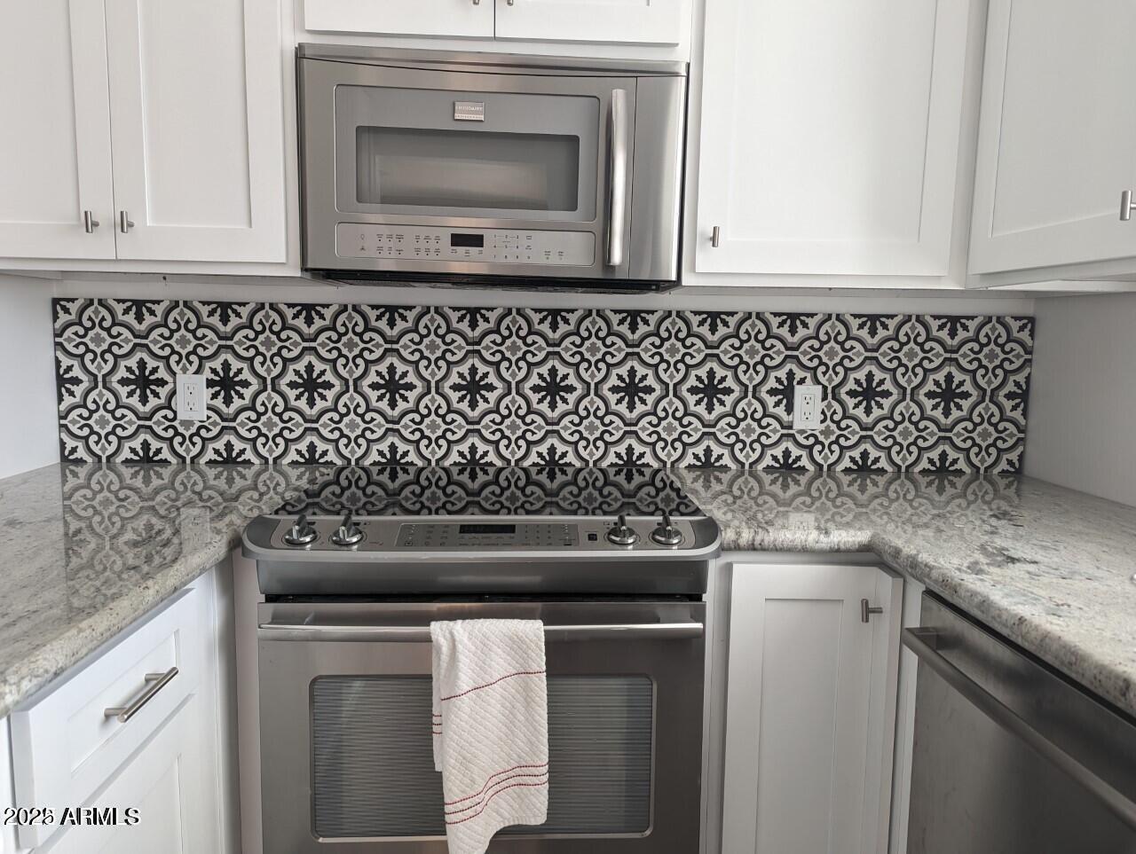6244 North 30th Place Phoenix, AZ 85016 - Photo 5 of 26 New Kitchen Backsplash