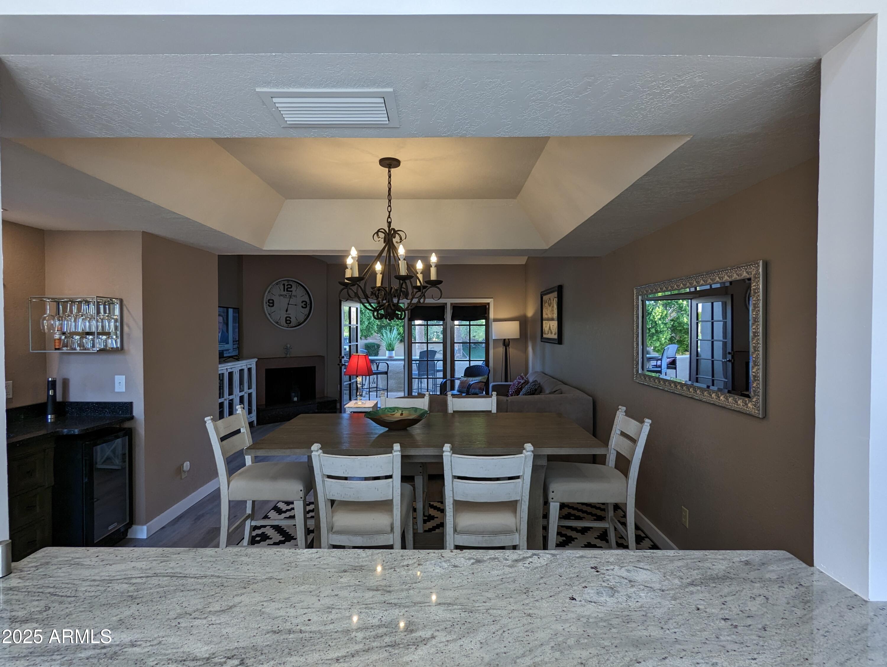 6244 North 30th Place Phoenix, AZ 85016 - Photo 6 of 26 Enlarged Island Passthrough