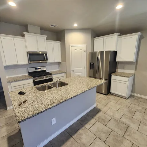 $2,200 | 1234 Carnaby Street, Corpus Christi, TX 78415