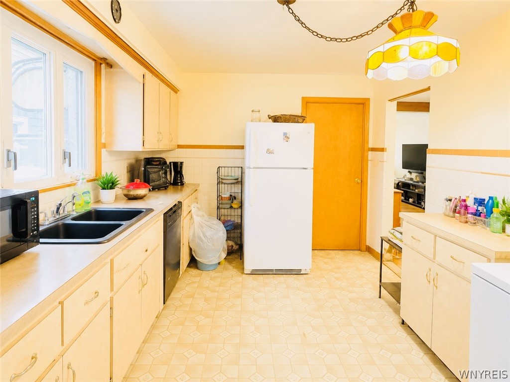 93 Preston Road Cheektowaga, NY 14215 - Photo 27 of 40