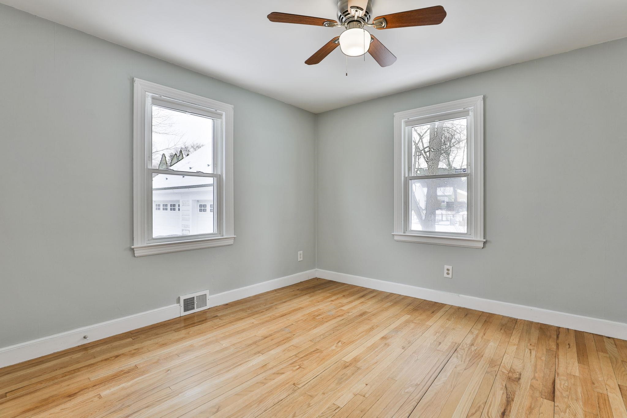 28 Stevens Street Nashua, NH 03060 - Photo 11 of 23