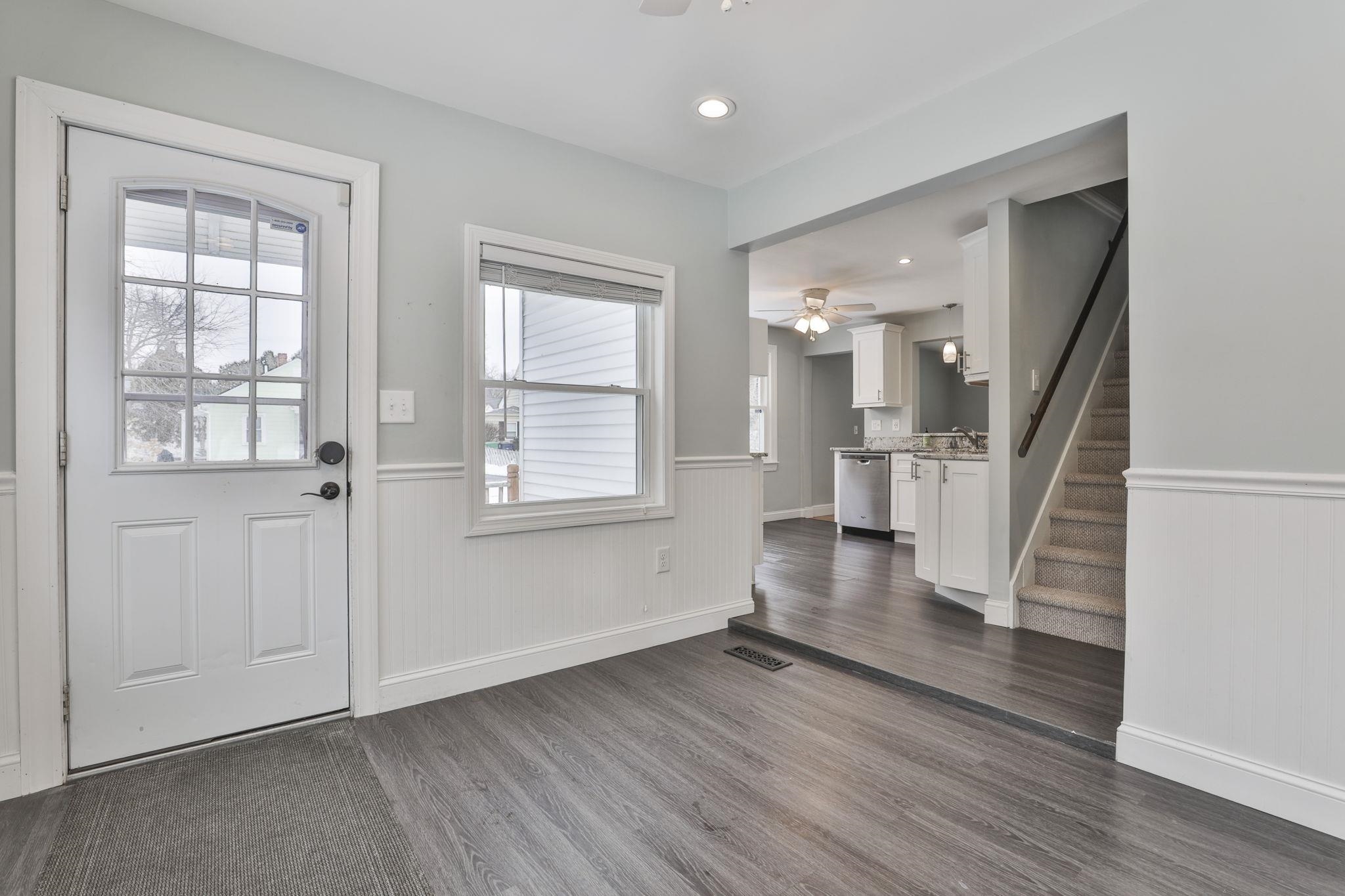 28 Stevens Street Nashua, NH 03060 - Photo 3 of 23