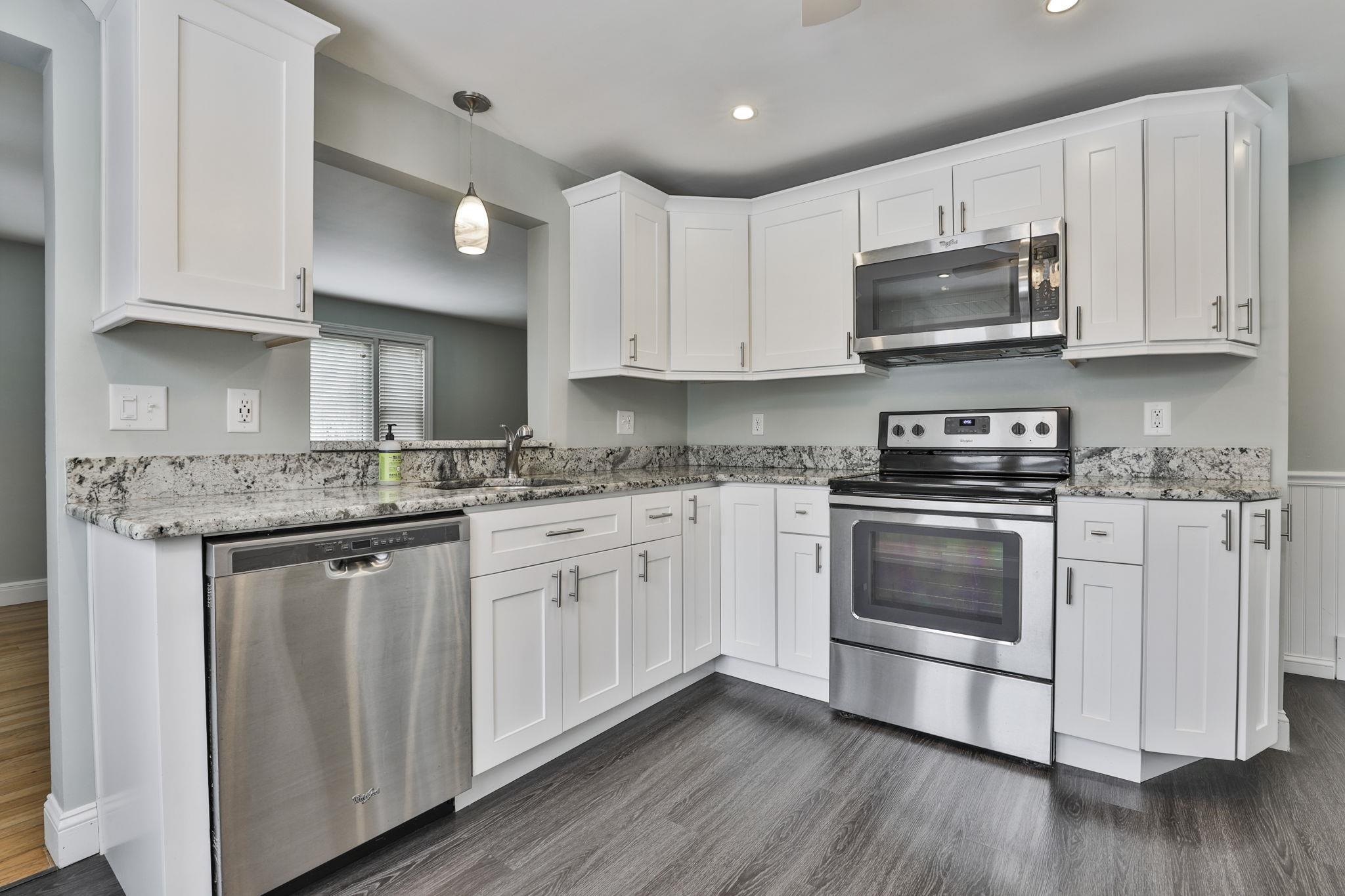 28 Stevens Street Nashua, NH 03060 - Photo 6 of 23